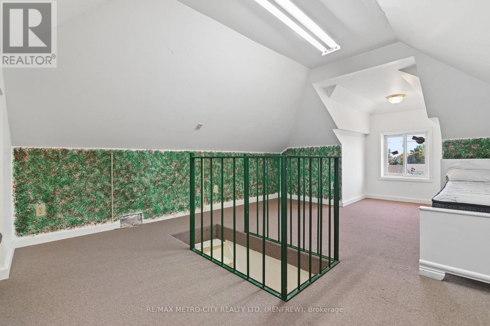 450 BARR STREET - Image 29