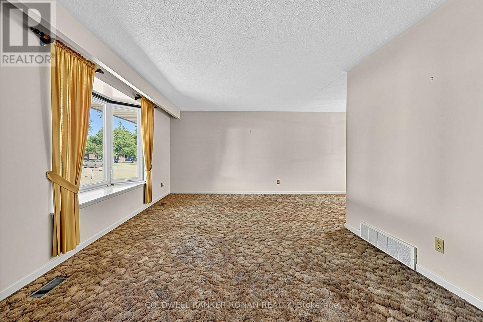 13 GROHAL DRIVE - 12