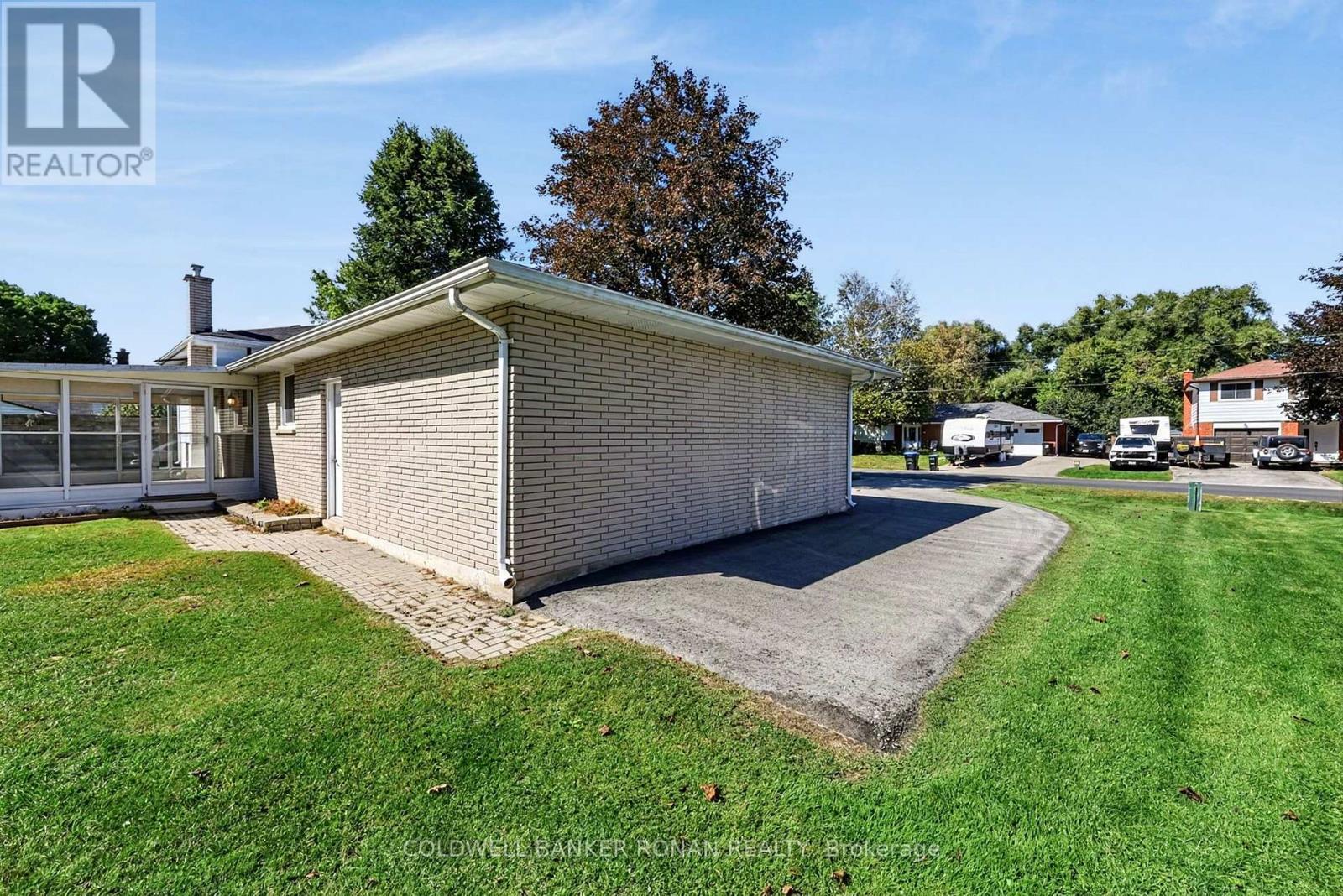 13 GROHAL DRIVE - Image 30