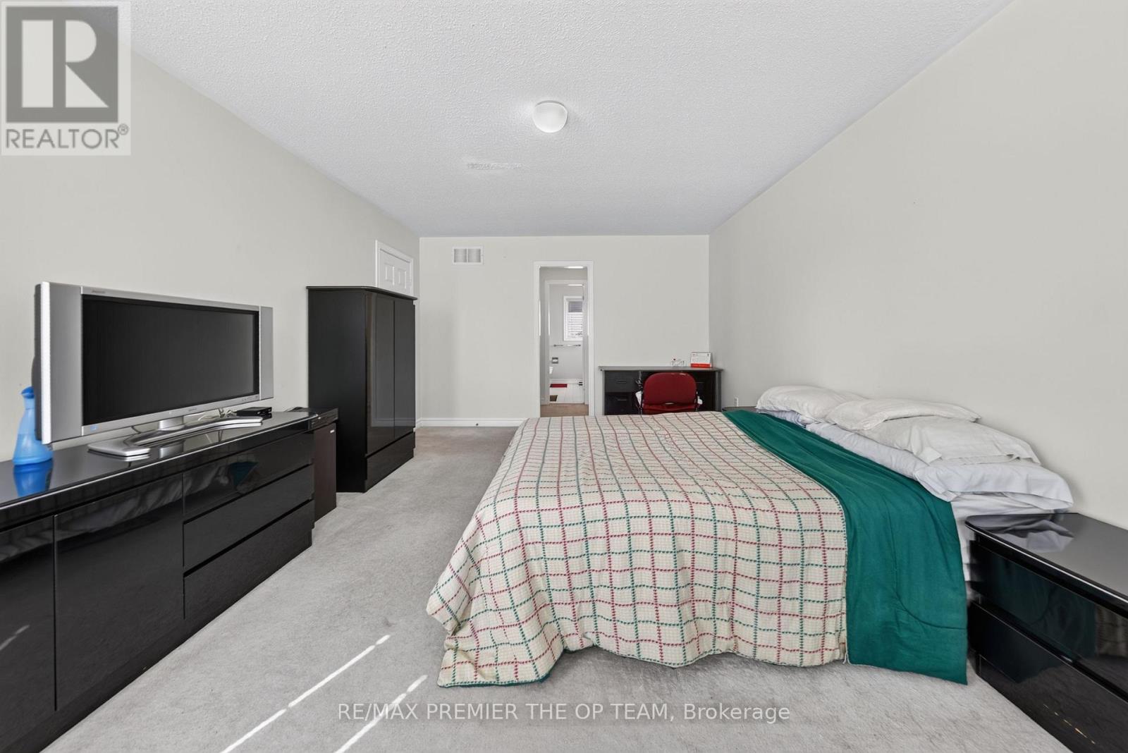 151 STELLICK AVENUE - 25