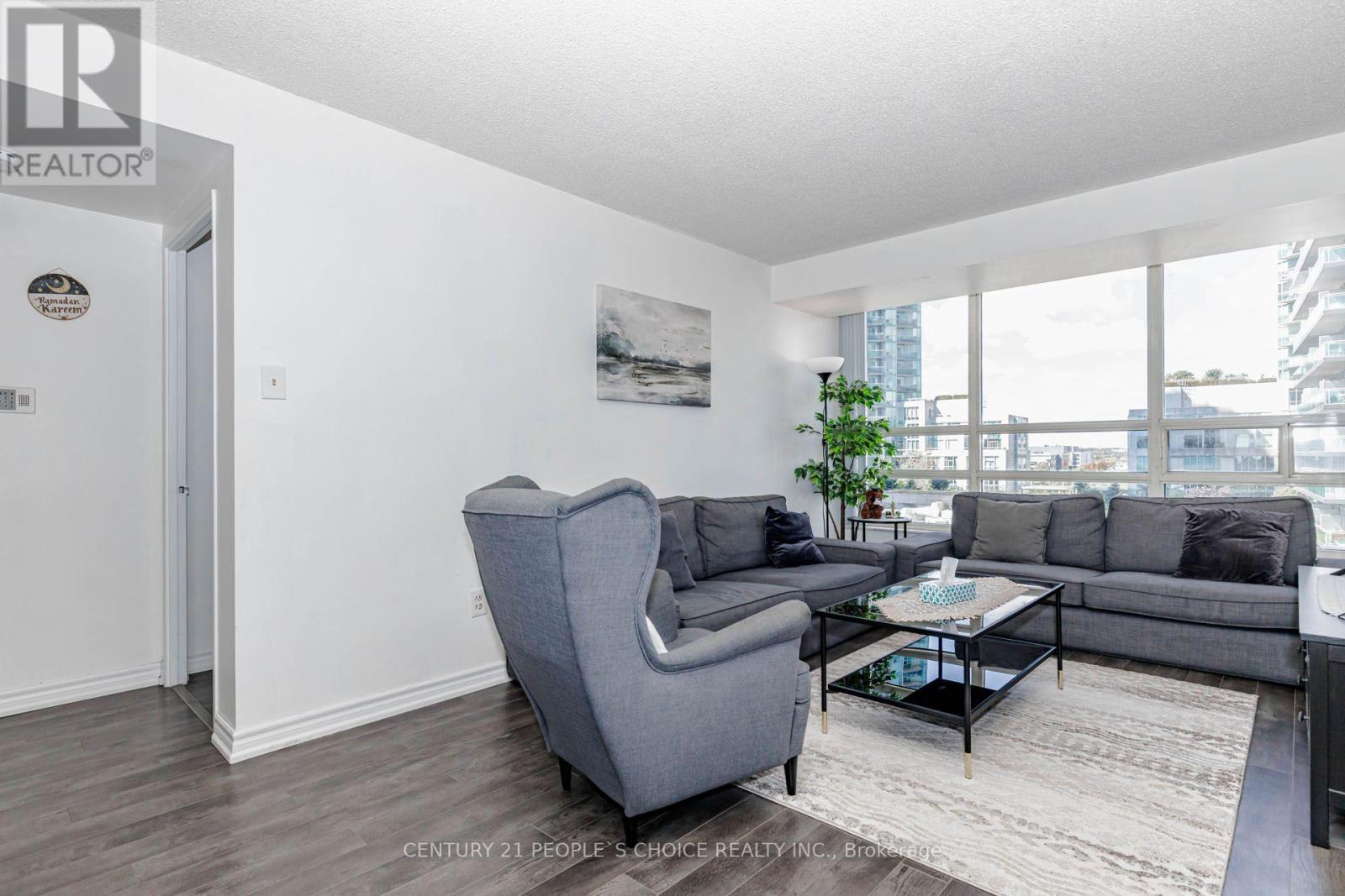 #1015 250 WEBB DRIVE - 14