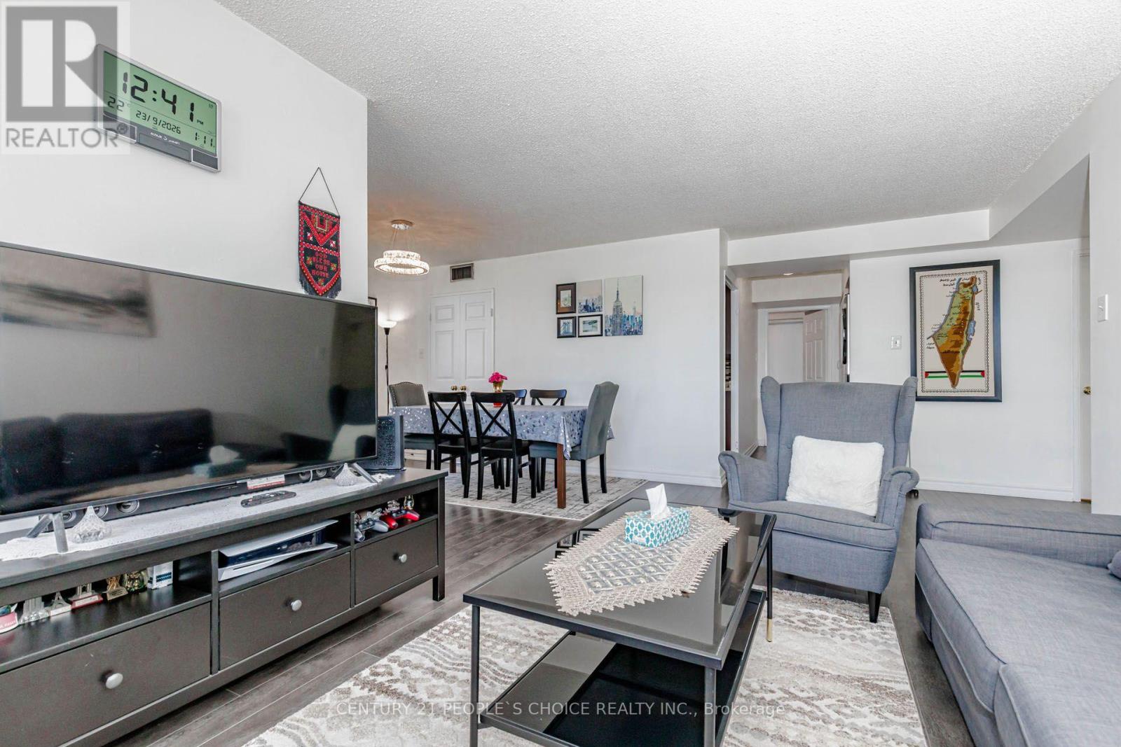 #1015 250 WEBB DRIVE - 17