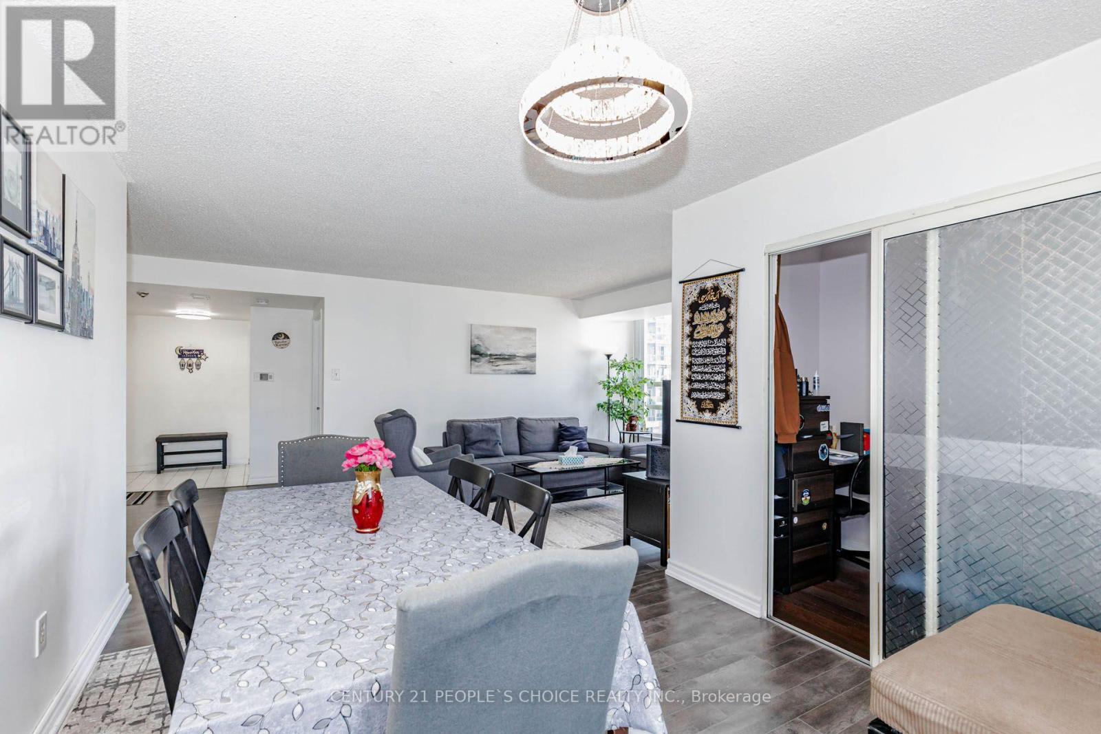#1015 250 WEBB DRIVE - 21