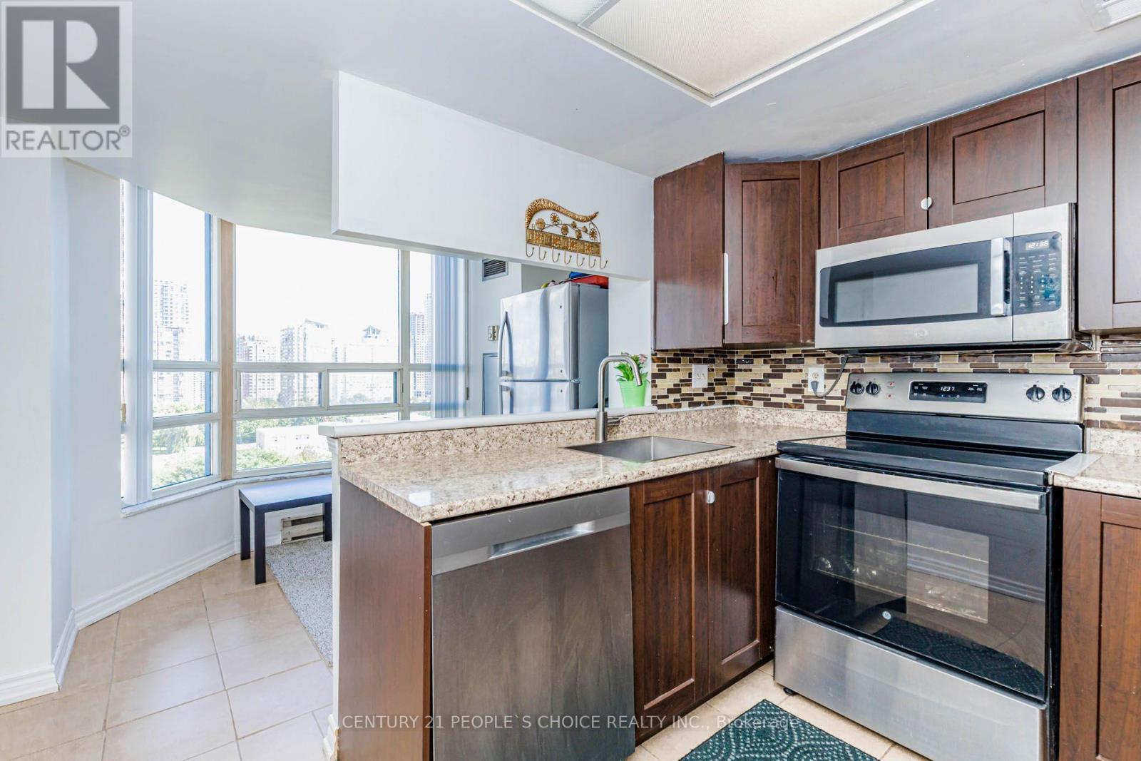#1015 250 WEBB DRIVE - 24