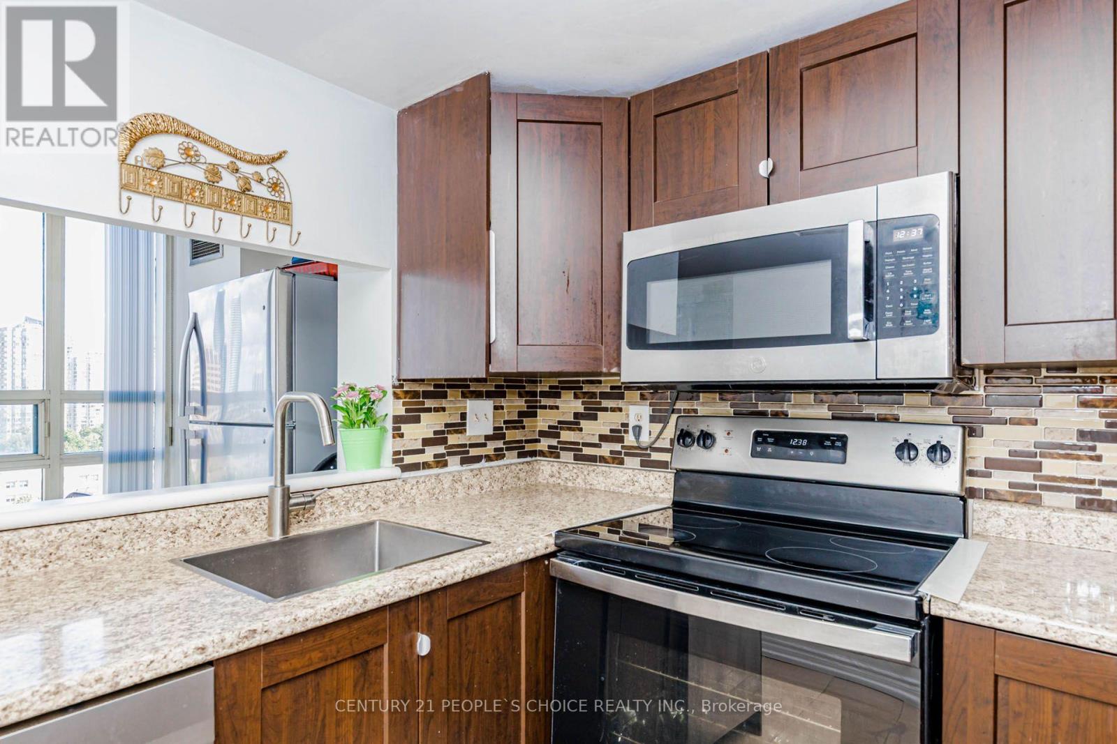 #1015 250 WEBB DRIVE - 26