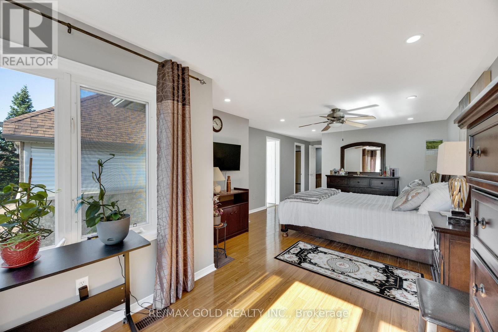 #75 2555 THOMAS STREET - Image 27