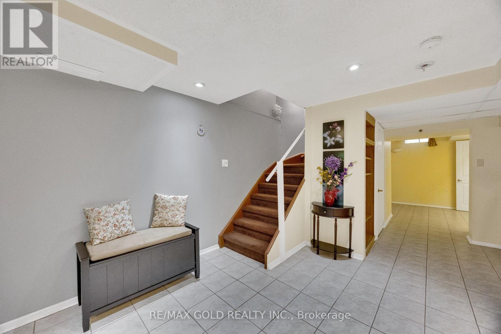 #75 2555 THOMAS STREET - Image 32
