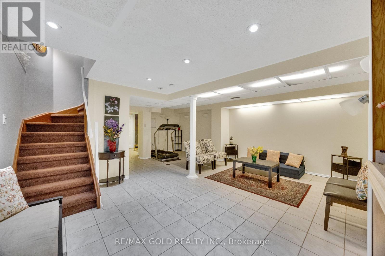#75 2555 THOMAS STREET - Image 33