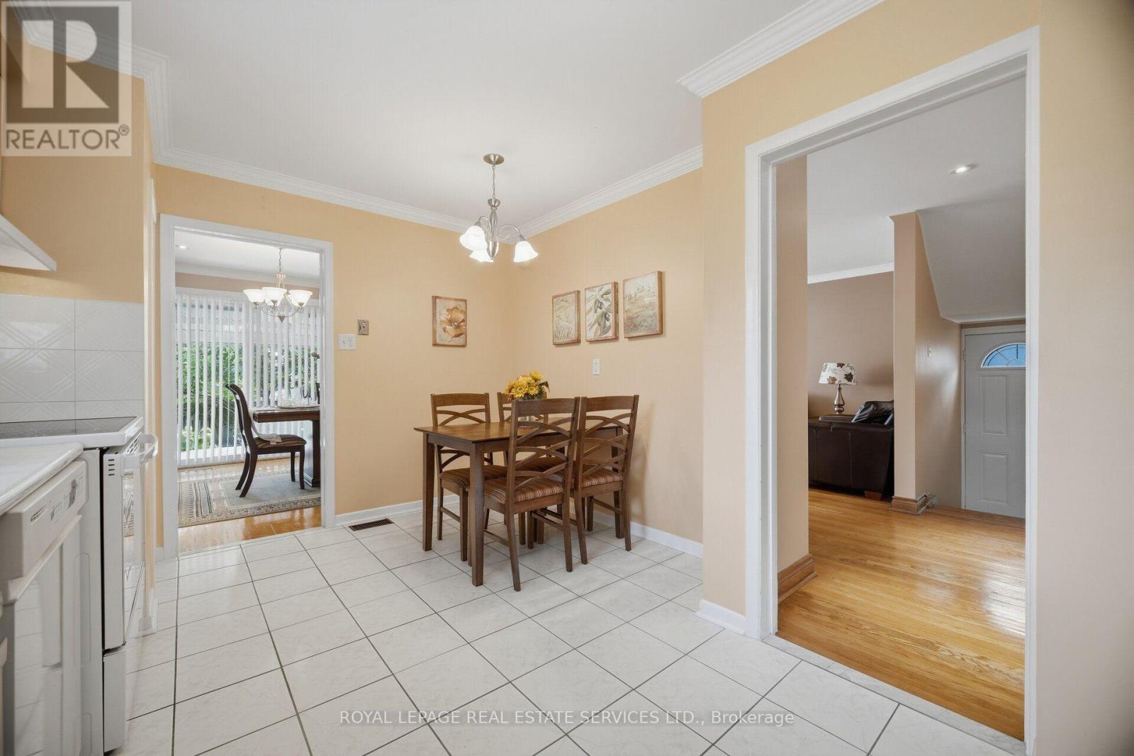 1434 THORNDYKE CRESCENT - 13