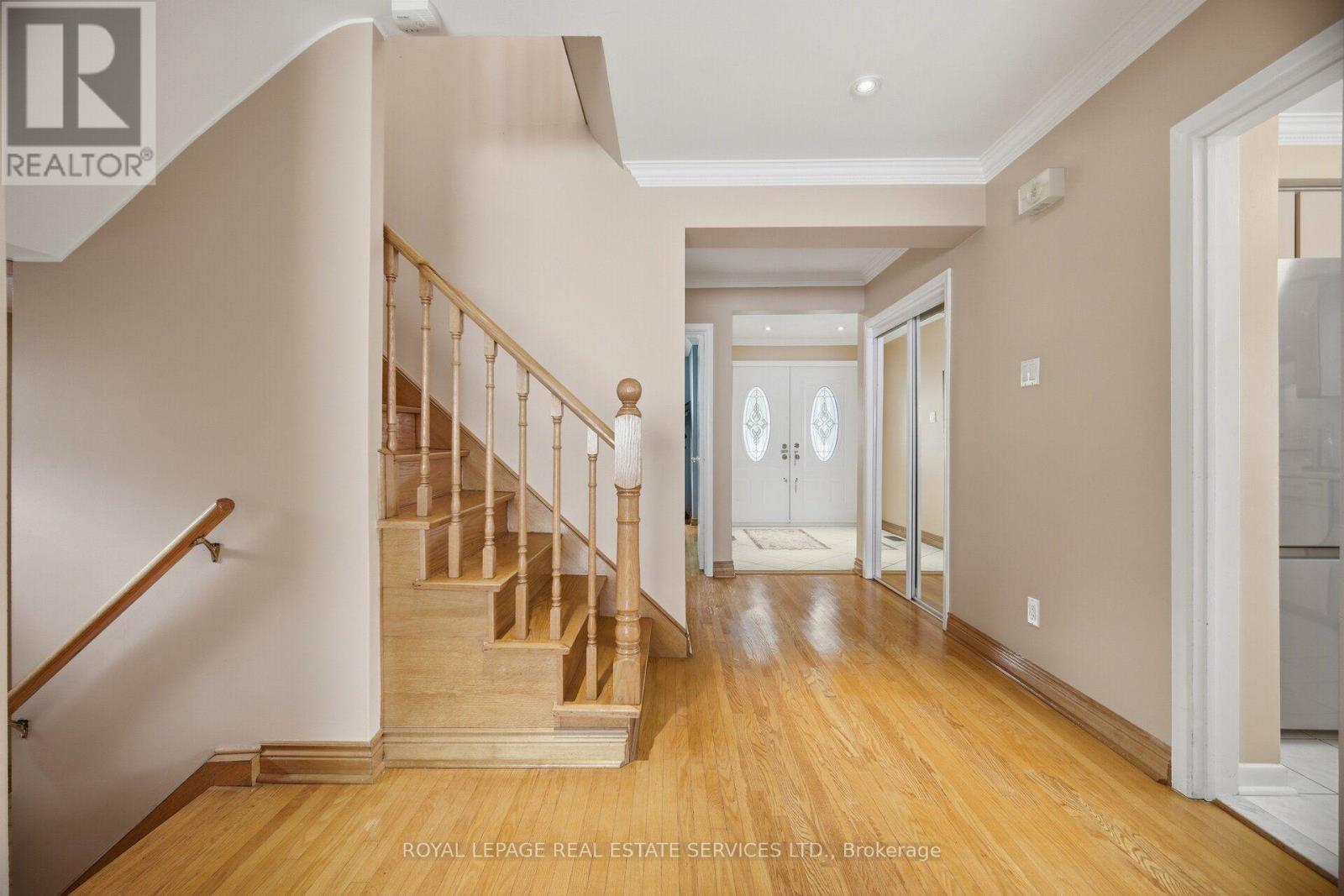 1434 THORNDYKE CRESCENT - 14