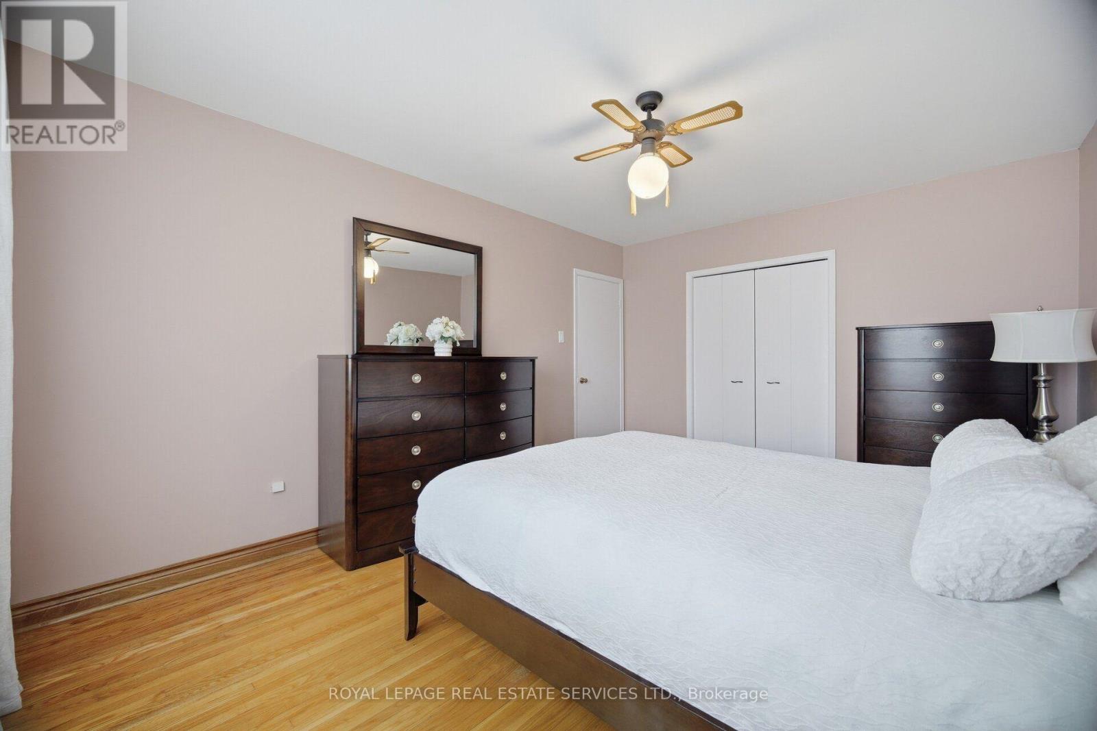 1434 THORNDYKE CRESCENT - 21