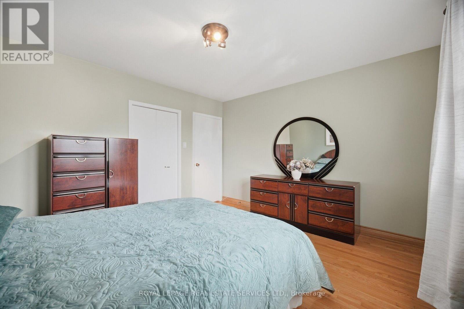 1434 THORNDYKE CRESCENT - 23