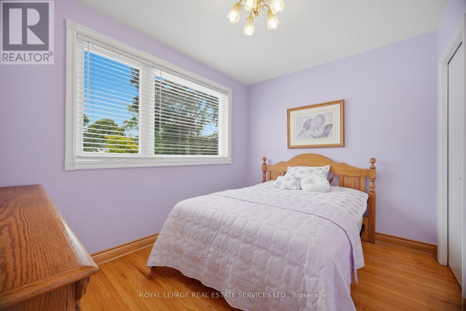 1434 THORNDYKE CRESCENT - 24