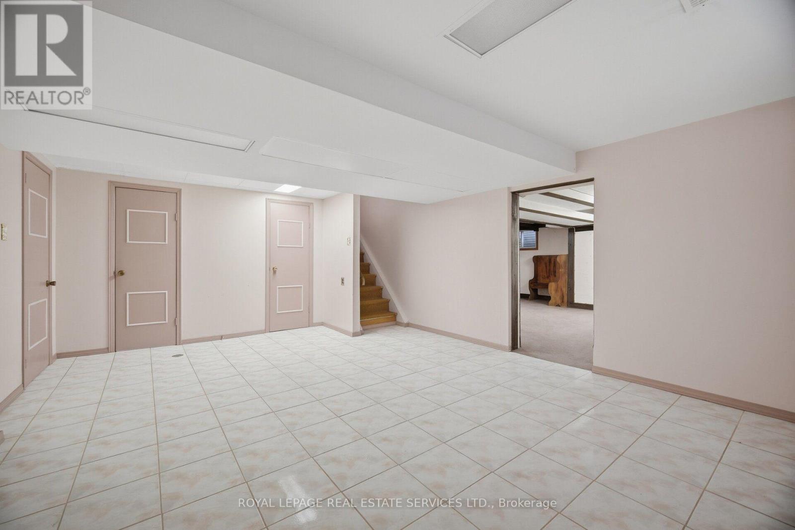 1434 THORNDYKE CRESCENT - 30
