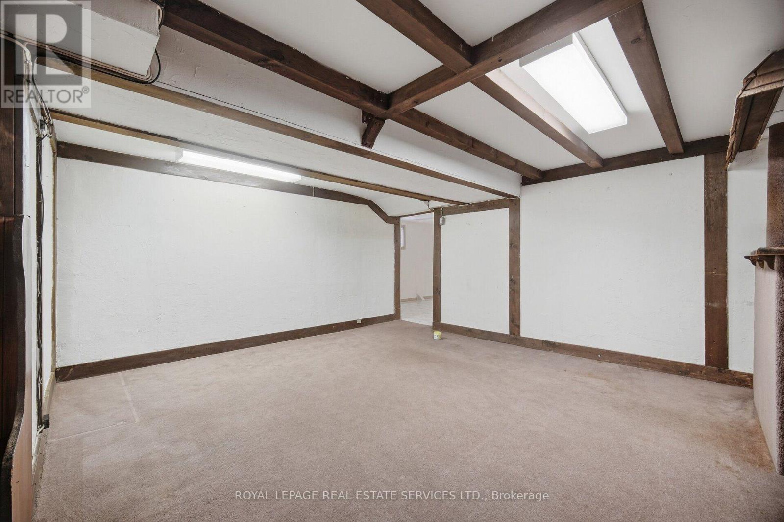 1434 THORNDYKE CRESCENT - 33