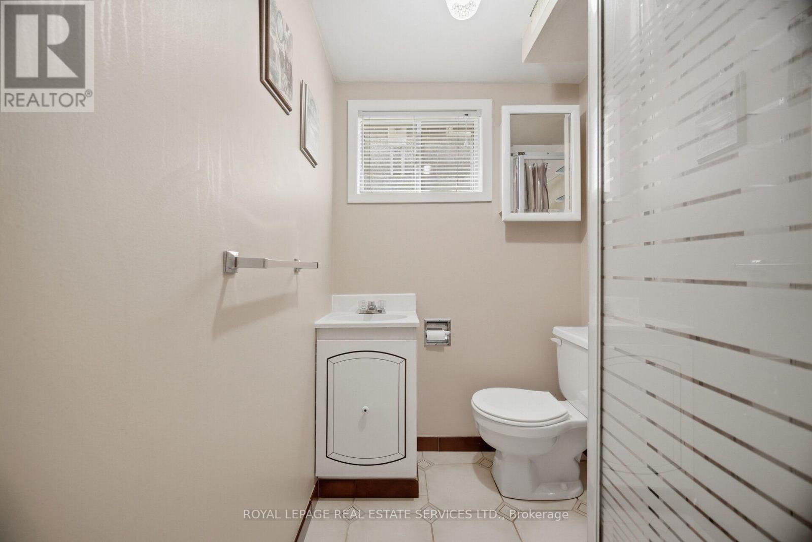 1434 THORNDYKE CRESCENT - 35