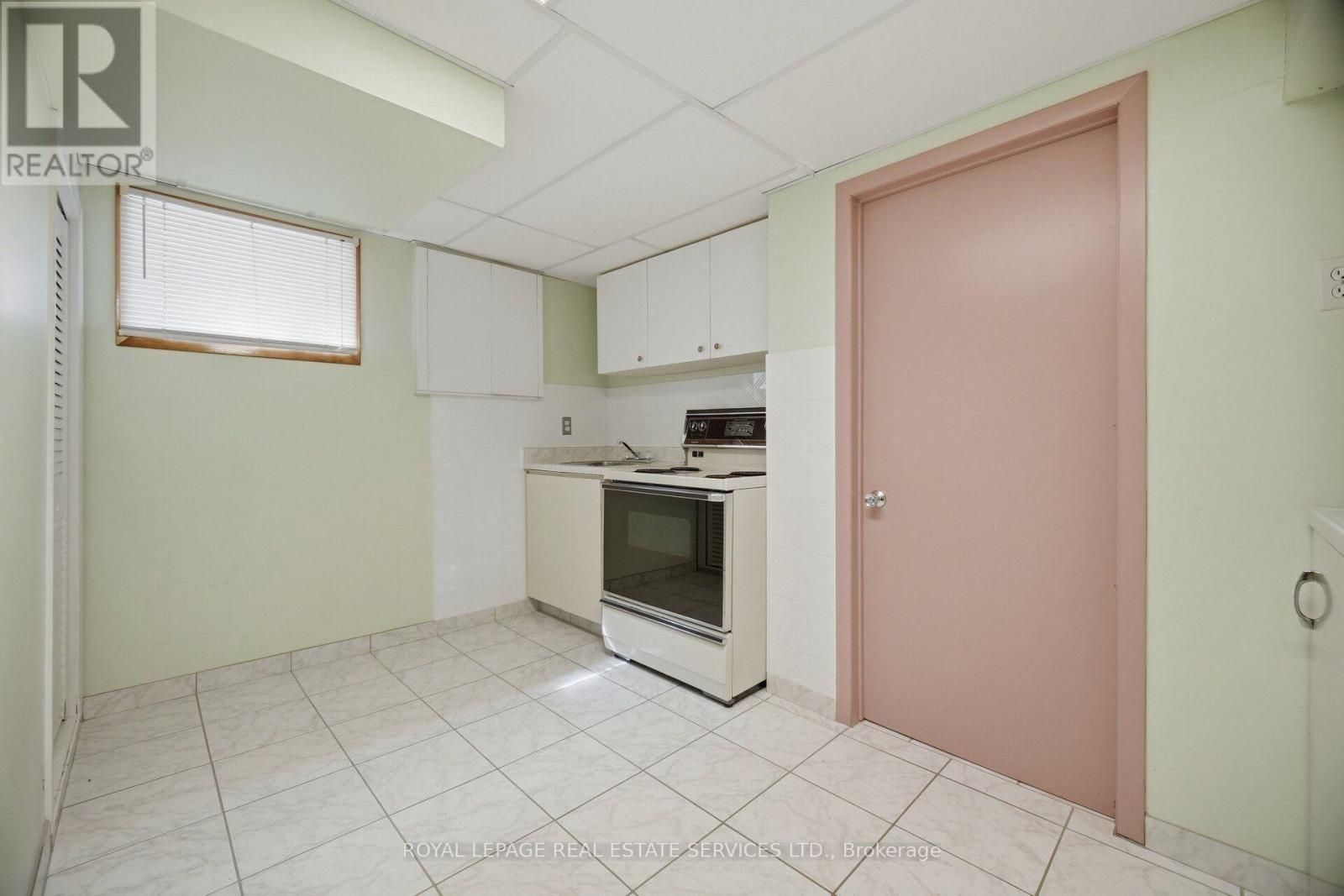1434 THORNDYKE CRESCENT - 37