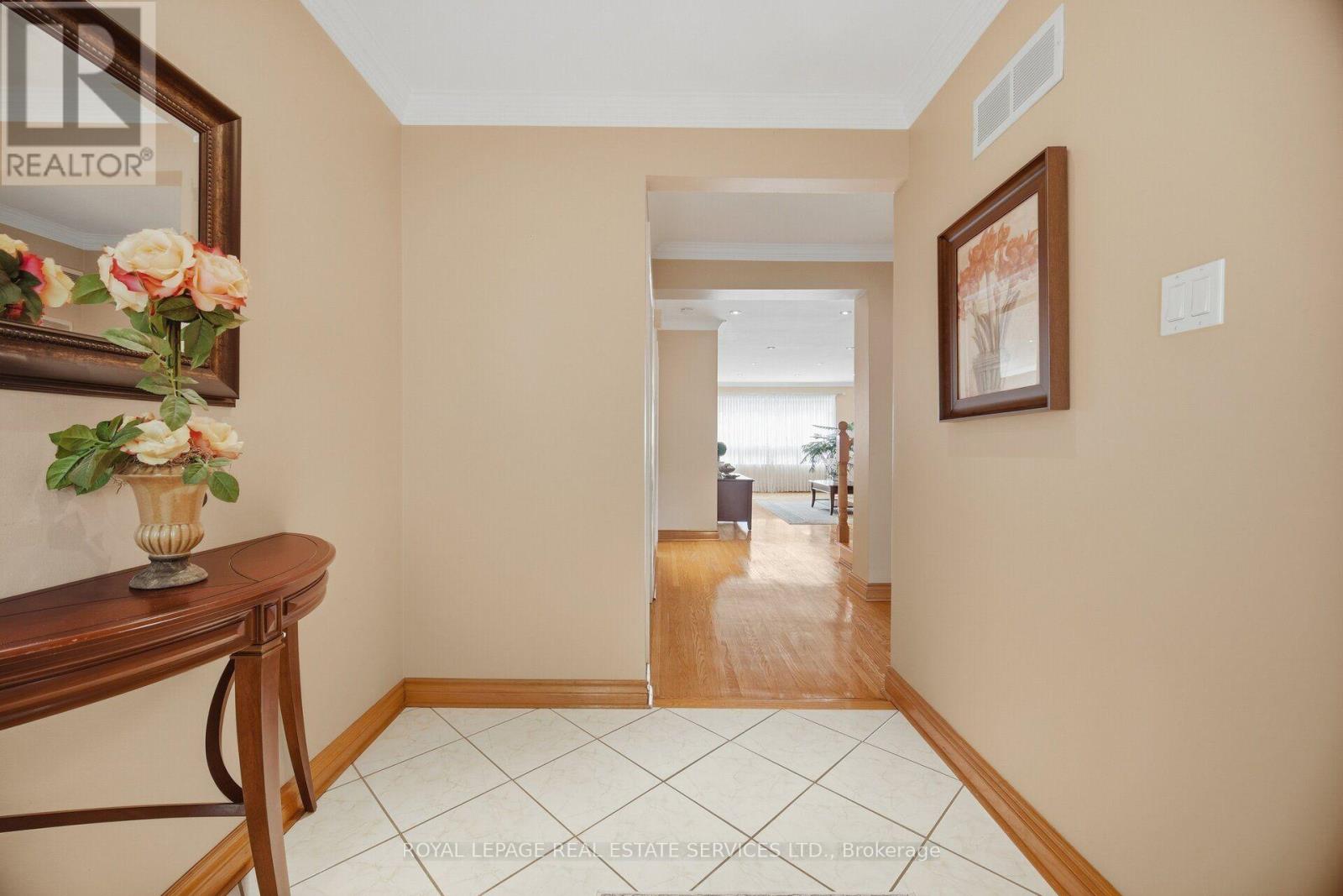 1434 THORNDYKE CRESCENT - 4
