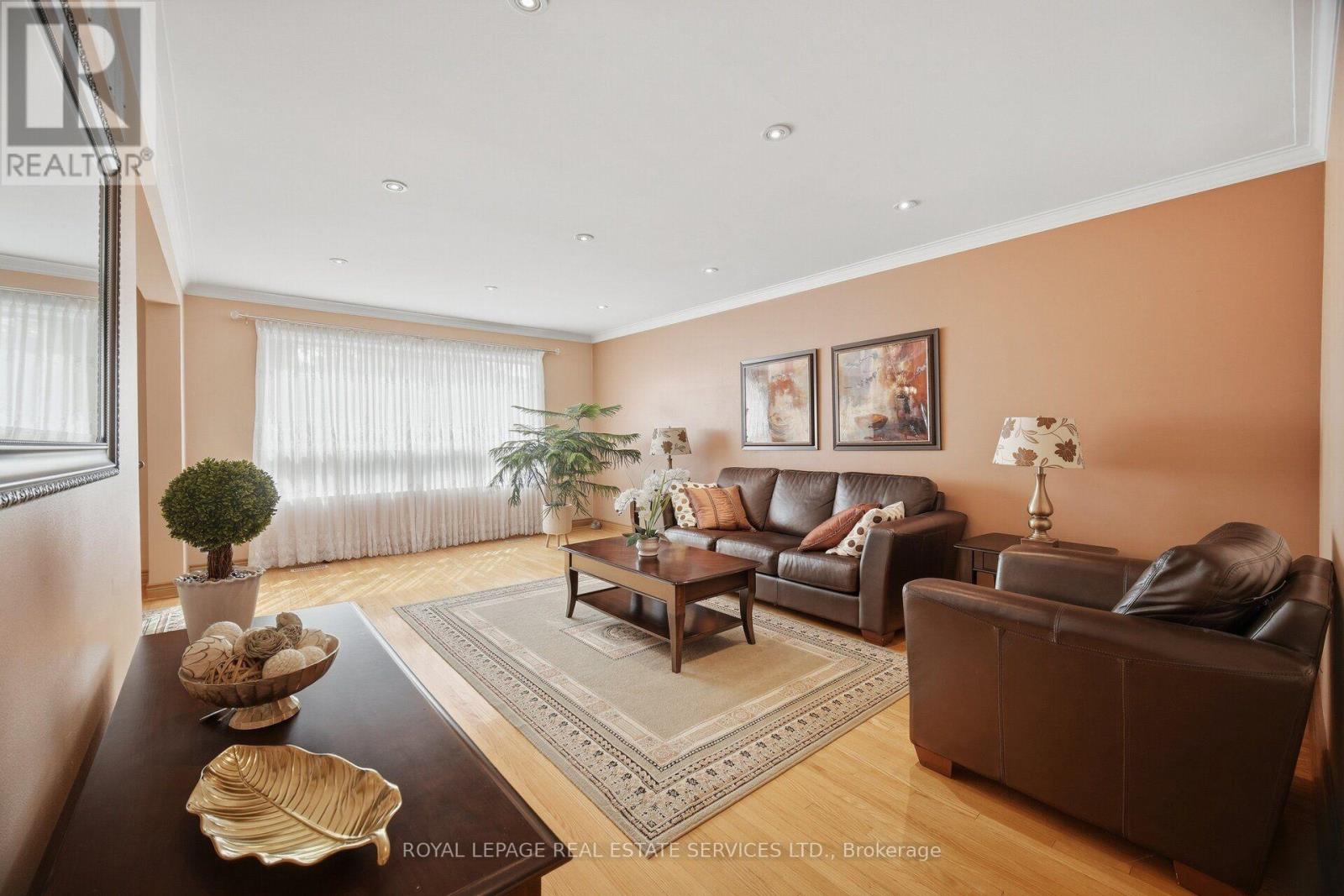 1434 THORNDYKE CRESCENT - 5