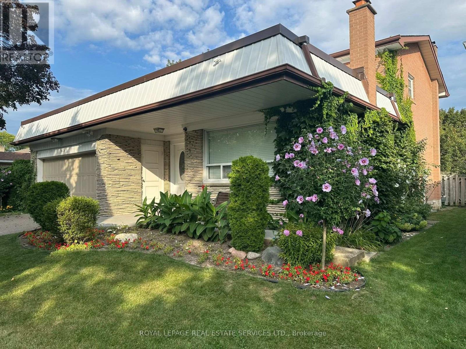 1434 THORNDYKE CRESCENT - 50