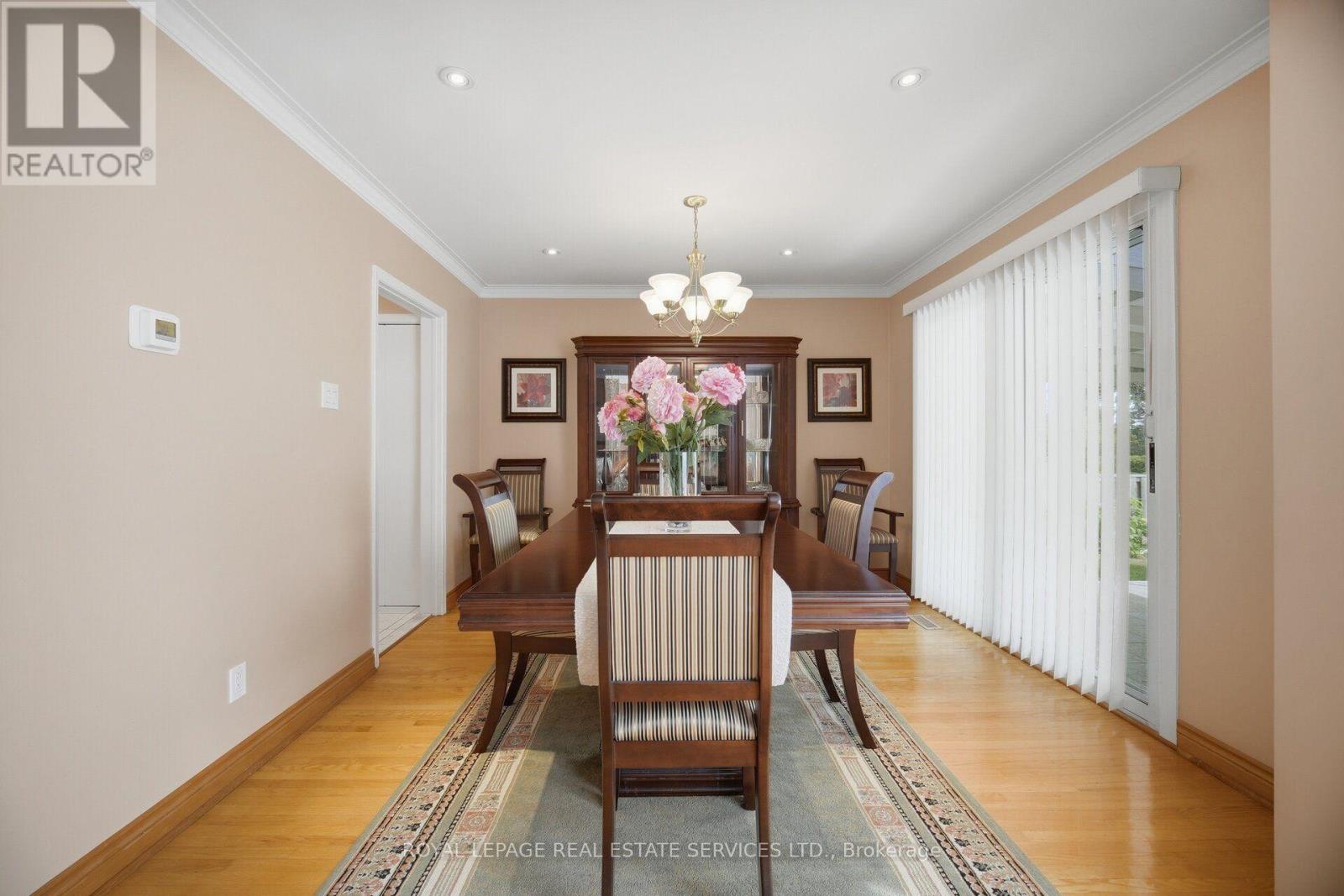 1434 THORNDYKE CRESCENT - 8