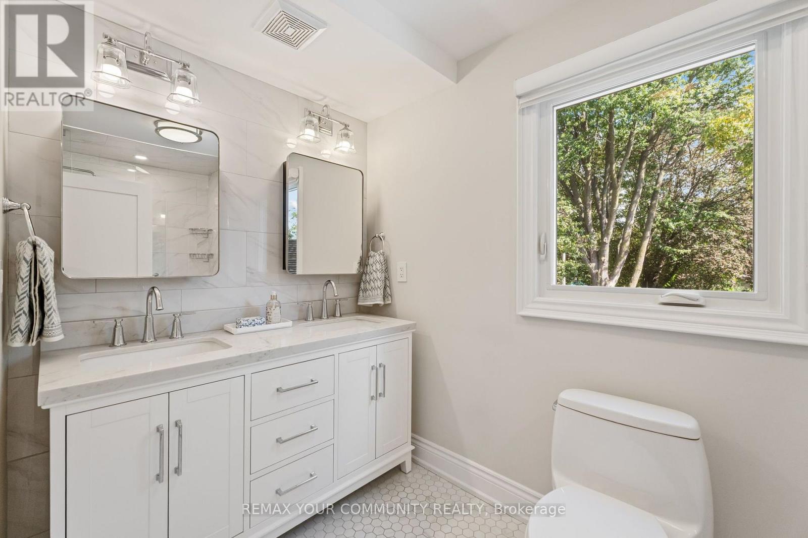 189 PRINCE EDWARD DRIVE S - 24