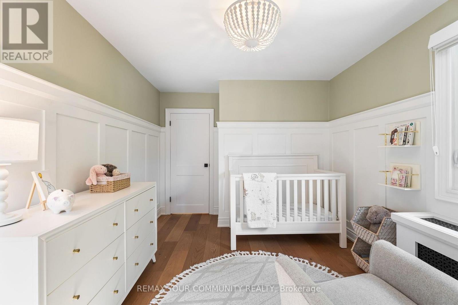 189 PRINCE EDWARD DRIVE S - 25