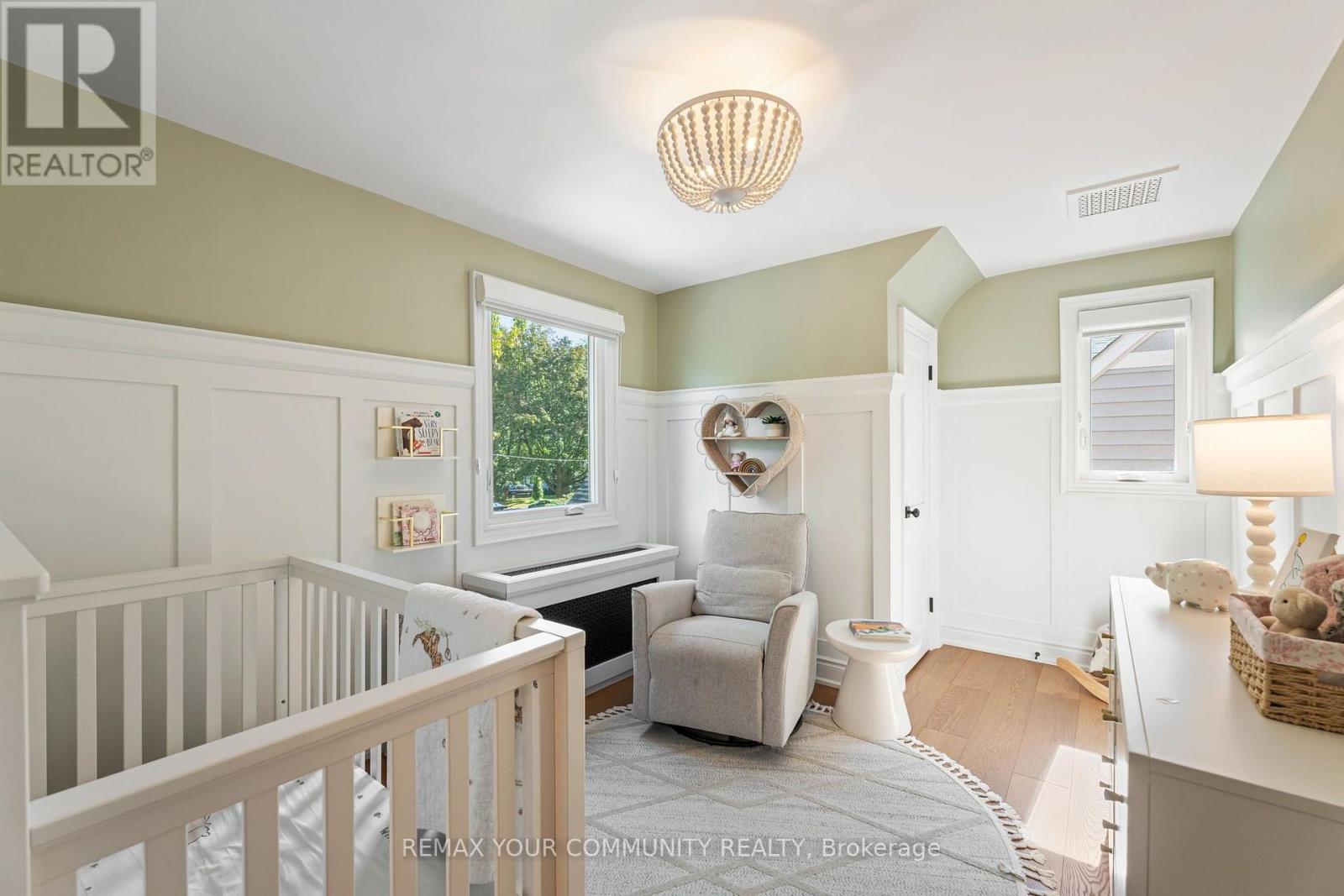 189 PRINCE EDWARD DRIVE S - 26