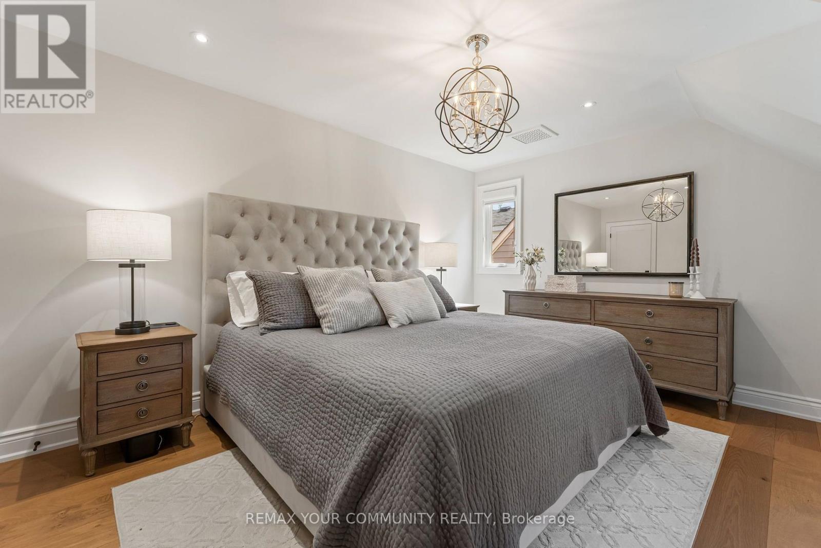 189 PRINCE EDWARD DRIVE S - 27