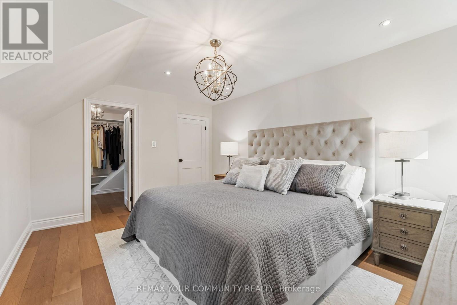 189 PRINCE EDWARD DRIVE S - 28