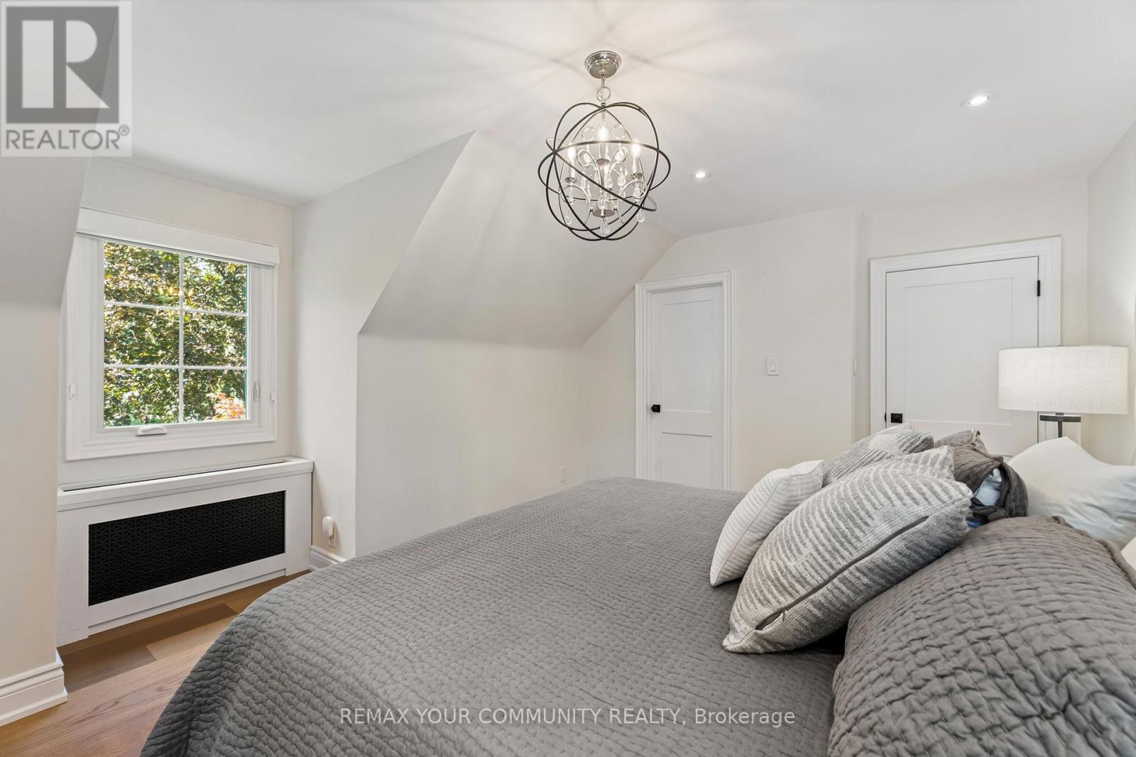 189 PRINCE EDWARD DRIVE S - 29