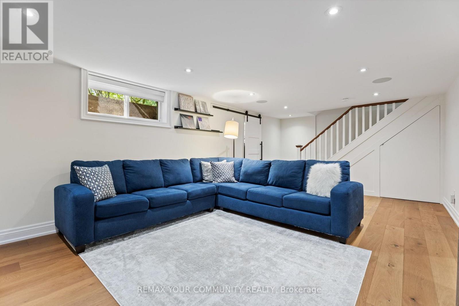 189 PRINCE EDWARD DRIVE S - 34