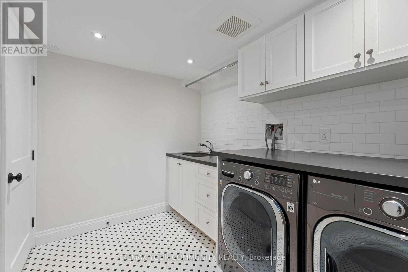 189 PRINCE EDWARD DRIVE S - 38