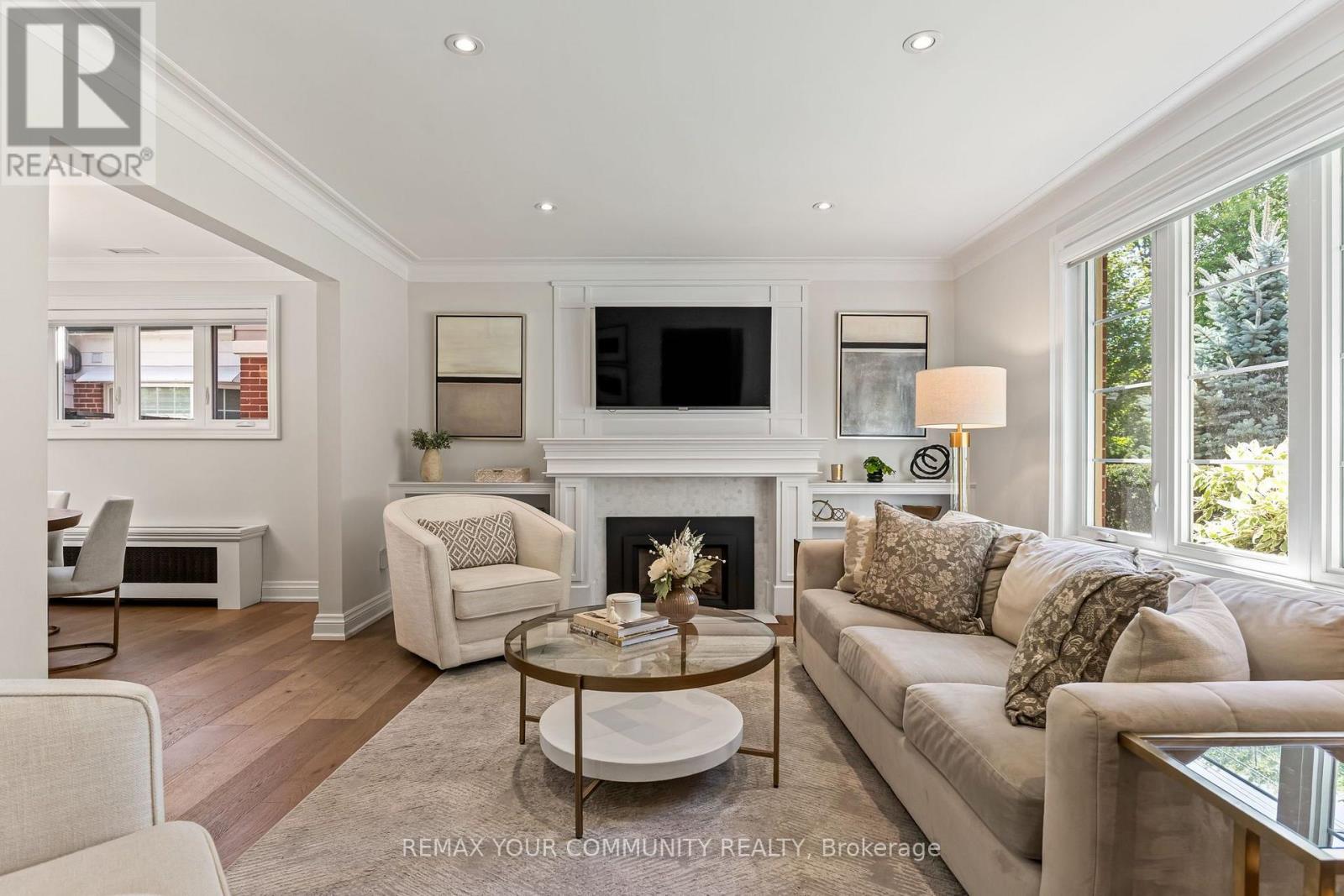 189 PRINCE EDWARD DRIVE S - 6