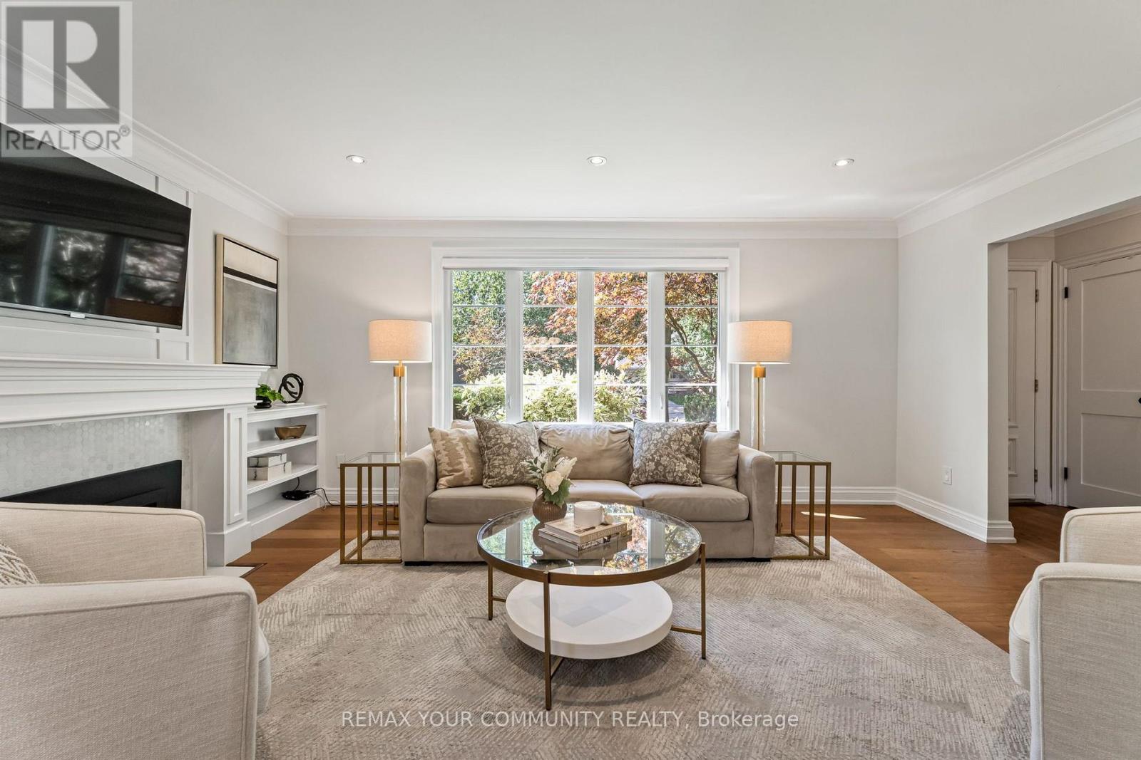 189 PRINCE EDWARD DRIVE S - 7