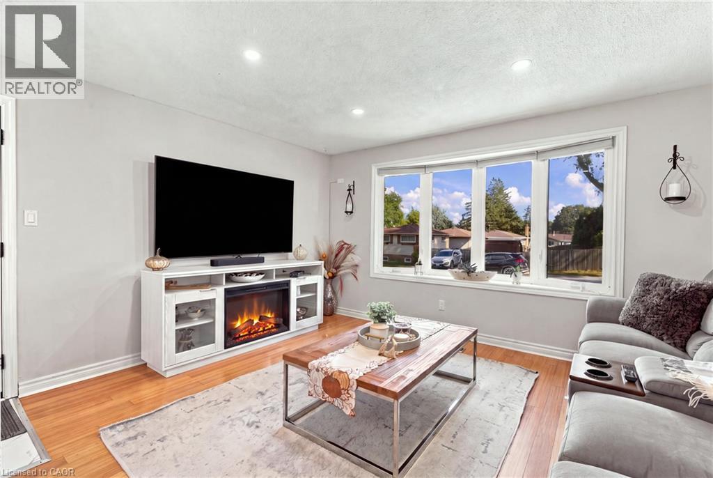12 GLAMIS Court - 3