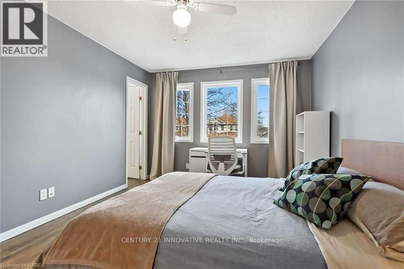 458 Freeman Crescent East — photo 10