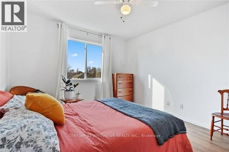 458 Freeman Crescent East — photo 12
