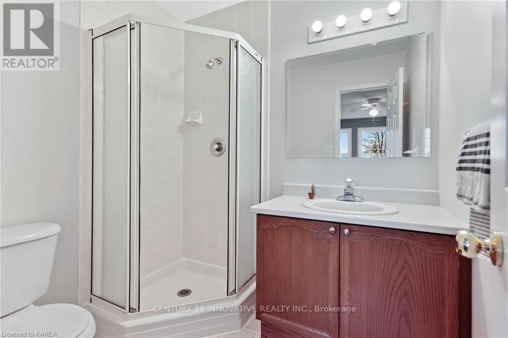 458 Freeman Crescent East — photo 13