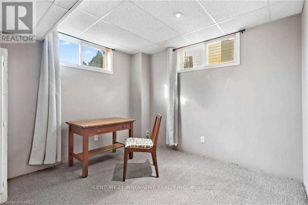 458 Freeman Crescent East — photo 15
