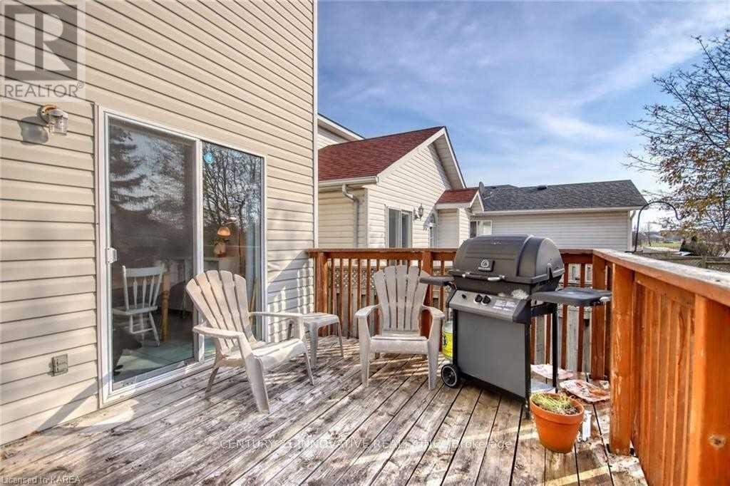 458 Freeman Crescent East — photo 18