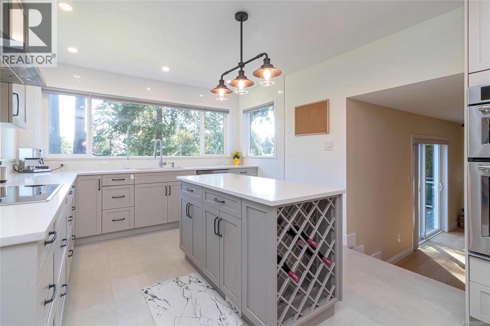  779 Menawood Place, Saanich