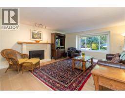 Dining room - 779 Menawood Pl, Saanich, BC V8Y2Z7 Photo 13