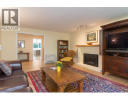 Living room - 779 Menawood Pl, Saanich, BC V8Y2Z7 Photo 14