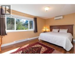 779 Menawood Pl, Saanich, BC V8Y2Z7 Photo 18