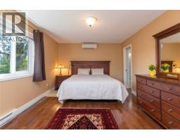 779 Menawood Pl, Saanich, BC V8Y2Z7 Photo 19
