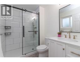 779 Menawood Pl, Saanich, BC V8Y2Z7 Photo 22