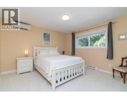 779 Menawood Pl, Saanich, BC V8Y2Z7 Photo 23