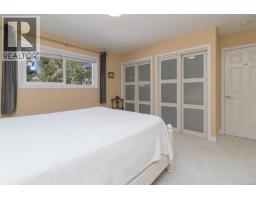779 Menawood Pl, Saanich, BC V8Y2Z7 Photo 24