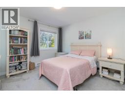 779 Menawood Pl, Saanich, BC V8Y2Z7 Photo 26